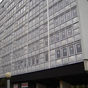 Čistennie hliníkové fasády - po